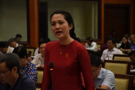 'Tôi rơi nước mắt khi thấy công nhân ngâm mình vớt rác'