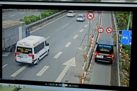 'Mắt thần' điểm mặt ô tô lấn làn xe máy ở đường dẫn cao tốc 