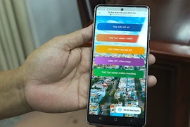 Ngồi tại nhà nhắn tin trực tuyến với cán bộ quận Bình Tân
