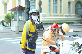 Shipper ở TP.HCM bị phạt vì nhận giao hàng không thiết yếu