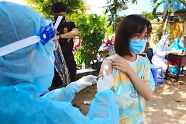 TP.HCM: Đến tận nhà dân ở 'vùng đỏ', 'vùng cam' để tiêm vaccine từ ngày 23-8