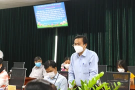 Ông Cao Thanh Bình, Trưởng ban Văn hoá - Xã hội HĐND TP.HCM, thông báo huỷ buổi giám sát. Ảnh: THU PHẠM