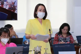 Bà Lê Thiện Quỳnh Như, Phó Chánh Văn phòng Sở Y tế TP.HCM, thông tin tại họp báo. Ảnh: NGUYỄN NHÂN 