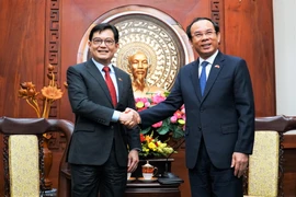 Bí thư Thành ủy TP.HCM Nguyễn Văn Nên tiếp đón Phó Thủ tướng Singapore Heng Swee Keat. Ảnh: BẢO PHƯƠNG
