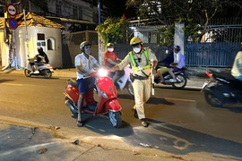 TP.HCM Nghiêm cấm can thiệp việc xử lý vi phạm giao thông của lực lượng chức năng. Ảnh: NGUYỄN YÊN