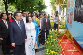 Ông Nguyễn Thanh Nghị dự triển lãm ảnh kỷ niệm 100 năm Báo chí Cách mạng
