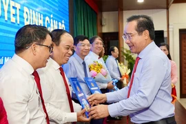 Trao quyết định bổ nhiệm lãnh đạo 54 đơn vị sự nghiệp trực thuộc UBND TP.HCM