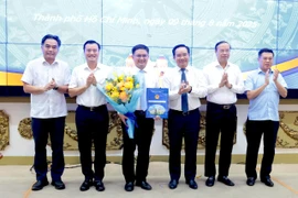 Trao quyết định phê chuẩn Phó Chủ tịch UBND TP.HCM cho ông Nguyễn Mạnh Cường