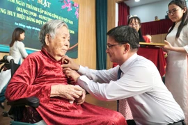 Phường An Đông, TP.HCM trao Huy hiệu Đảng, tri ân 30 đảng viên tiêu biểu