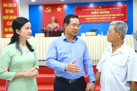 Chủ tịch TP.HCM mong cử tri Xuân Thới Sơn đồng lòng mở rộng Quốc lộ 22