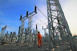 Cấp điện mùa nắng nóng: EVNSPC chú trọng dịch vụ, chăm sóc khách hàng