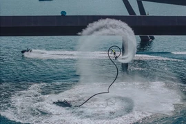 Đến show diễn Jetski chiêm ngưỡng cú bay tương đương tòa nhà 5 tầng trên mặt biển