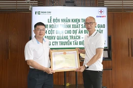 EVNNPT khen thưởng đơn vị đầu tiên hoàn thành sản xuất cột thép Dự án đường dây 500kV mạch 3