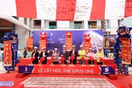 Vinhomes và SAMTY tổ chức lễ cất nóc 4 tòa tháp The Opus One, dự kiến bàn giao từ quý I/2026 