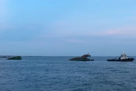 Sà lan bị tàu Singapore đâm chìm trên sông Thị Vải