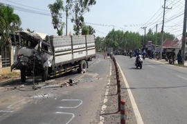 Ô tô tải đâm đuôi xe đầu kéo, tài xế tử vong