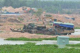 Có lợi ích nhóm trong nạo vét hồ lấy cát không?