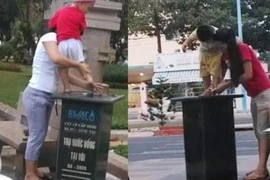 Rửa chân cho trẻ trên vòi nước uống miễn phí tại Vũng Tàu