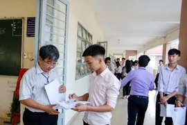 Chở đề thi bằng máy bay ra Côn Đảo