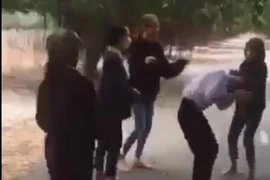Đánh hội đồng nữ sinh vì 'cảm thấy không được tôn trọng“