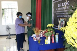 Chiến sỹ trẻ tại Côn Đảo không thể về chịu tang mẹ vì dịch COVID-19