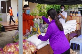 Vũng Tàu san sẻ yêu thương từ phiên chợ 0 đồng mùa dịch COVID-19