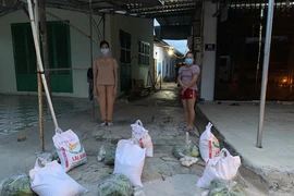 Huyện Xuyên Mộc trao gần 9.000 phần lương thực cho người dân