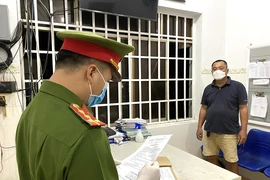 Bắt tạm giam người thuê đốn cây, chẻ đá, hủy hoại rừng ở núi Thị Vải