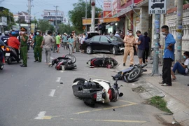 Vũng Tàu: Ô tô tông liên tiếp vào 6 xe máy, nhiều người bị thương