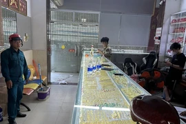 Bị phát hiện bán vàng giả, kẻ lừa đảo đâm 3 người dân để thoát thân