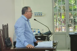 Làm hồ sơ cấp đất công cho mẹ vợ, cán bộ địa chính xã hầu tòa