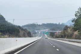 Kỳ vọng về tuyến cao tốc Bắc - Nam hoàn thiện qua việc tự lái xe gần 2.000 km về quê đón Tết