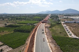 Bà Rịa- Vũng Tàu phấn đấu đắp nền đường, cống thoát nước cao tốc xong trước mùa mưa