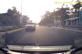 Vũng Tàu: Dân chuyển clip qua đường dây nóng, 1 phụ nữ lái ô tô đi ngược chiều bị phạt