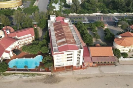Vũng Tàu cưỡng chế, di dời tài sản của 2 doanh nghiệp tại Bãi Sau