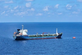 Cháy tàu ở ngoài khơi TP.HCM, 1 thuyền viên bị thương nặng