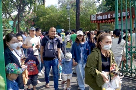 TP.HCM: Người dân đón năm mới 2026 trong thời tiết dễ chịu