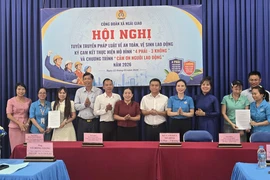 TP.HCM: Hàng trăm đoàn viên, người lao động ký cam kết thực hiện Mô hình '4 Phải – 3 Không'