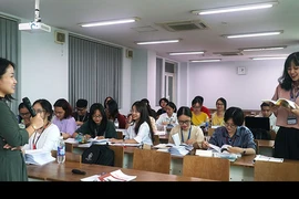 Bàn tiếp về điều kiện tuyển thư ký tòa án