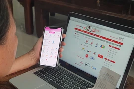 Đang bị phong tỏa, đóng tiền điện, nước bằng cách nào?