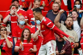 Ronaldo chơi bóng đến tuổi nào?