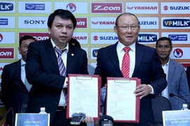 VFF gia hạn 1 năm với thầy Park trước trận gặp Trung Quốc