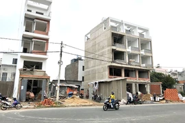 Nhà, đất vùng ven tìm cách “tháo chốt” hút khách