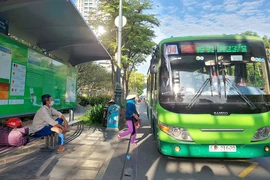 Gỡ khó cho xe buýt TP.HCM sau giãn cách