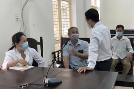 3 người dính tội vì khóa cửa nhốt 4 công an