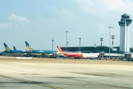 Vé máy bay tết: Rụt rè mở bán, rón rén đặt mua