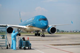 Nên mở lại đường bay quốc tế ngay từ đầu tháng 12-2021