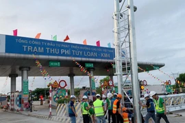Đẩy nhanh lắp đặt thiết bị trạm thu phí không dừng trên cao tốc
