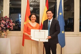Ông Huỳnh Văn Hạnh được tặng huân chương Nữ hoàng Tây Ban Nha