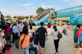 Lên kế hoạch hỗ trợ khách bay đêm dịp tết